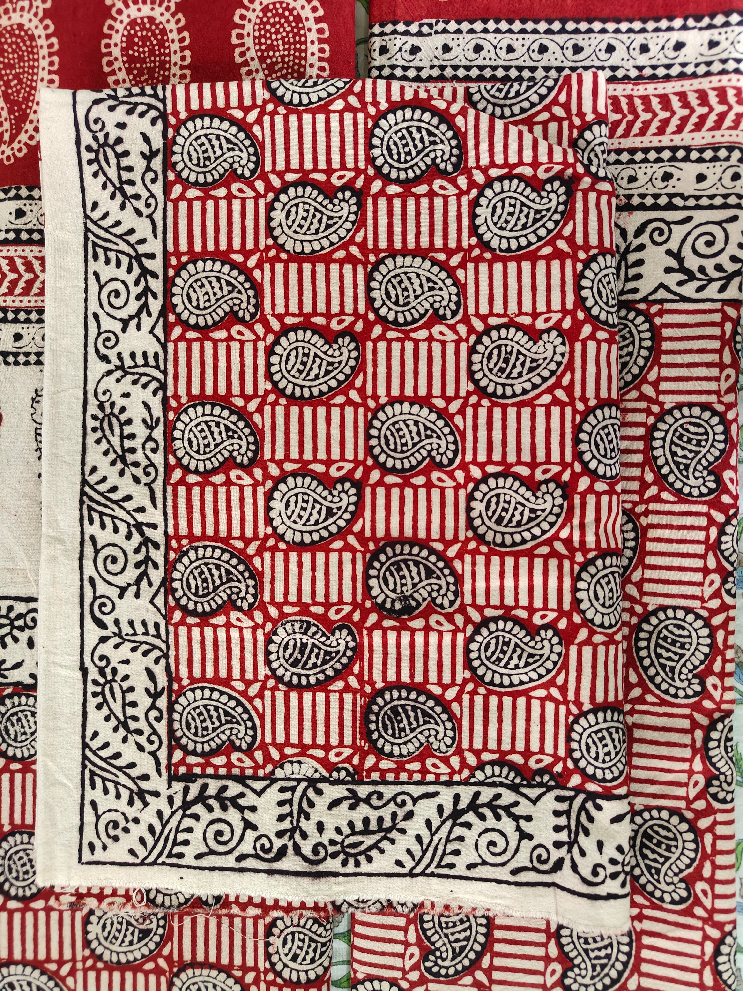 Handmade Bagh block print in traditional offwhite with geometric block cairy pattern double bedsheet ,pillow cover