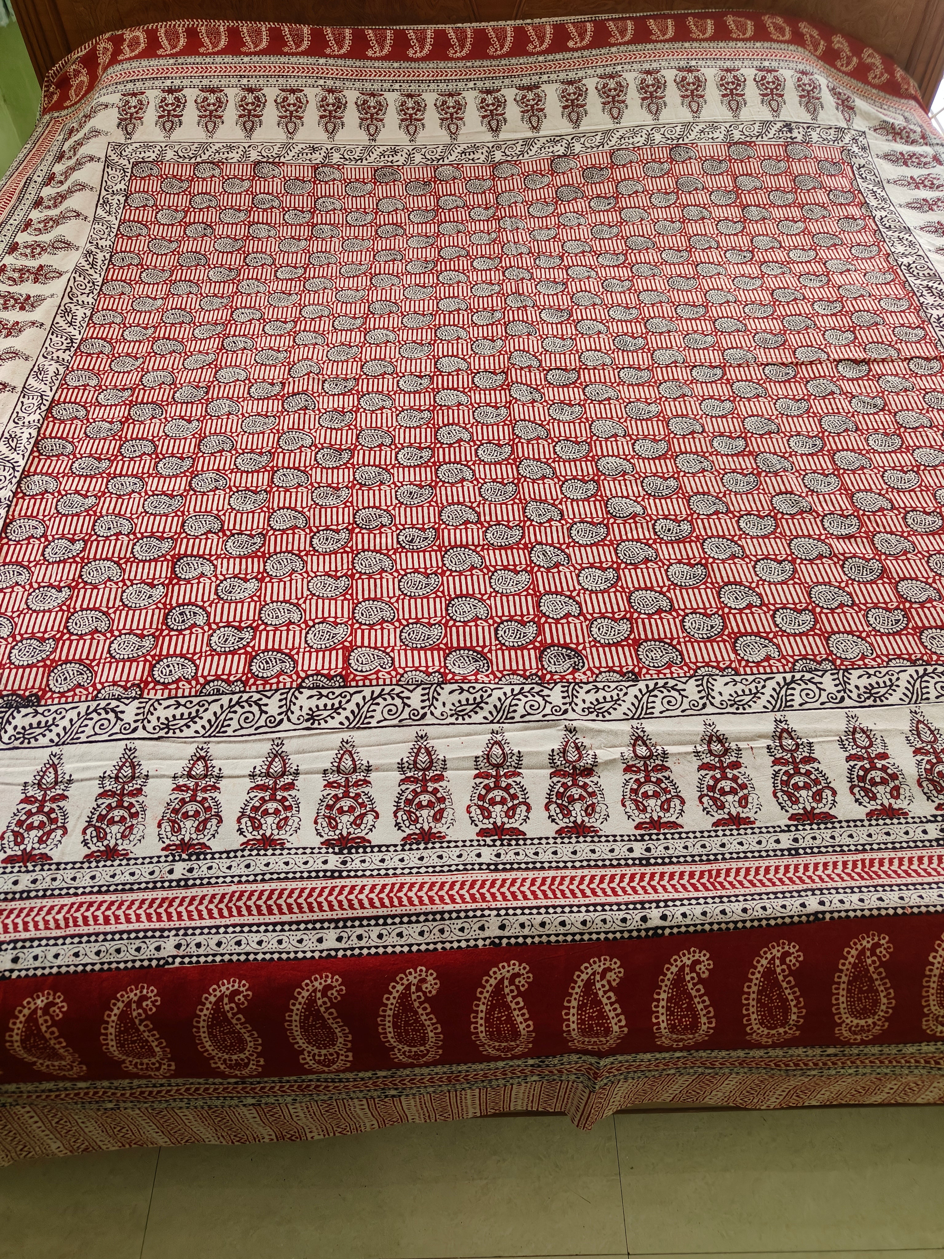 Handmade Bagh block print in traditional offwhite with geometric block cairy pattern double bedsheet ,pillow cover