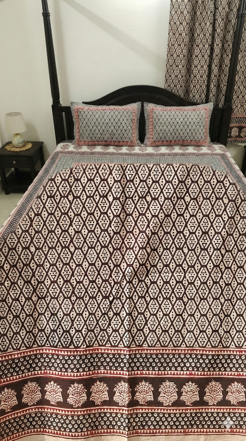 Handmade Bagh block print in traditional offwhite with geometric block madder black pattern bedsheet with pillow cover