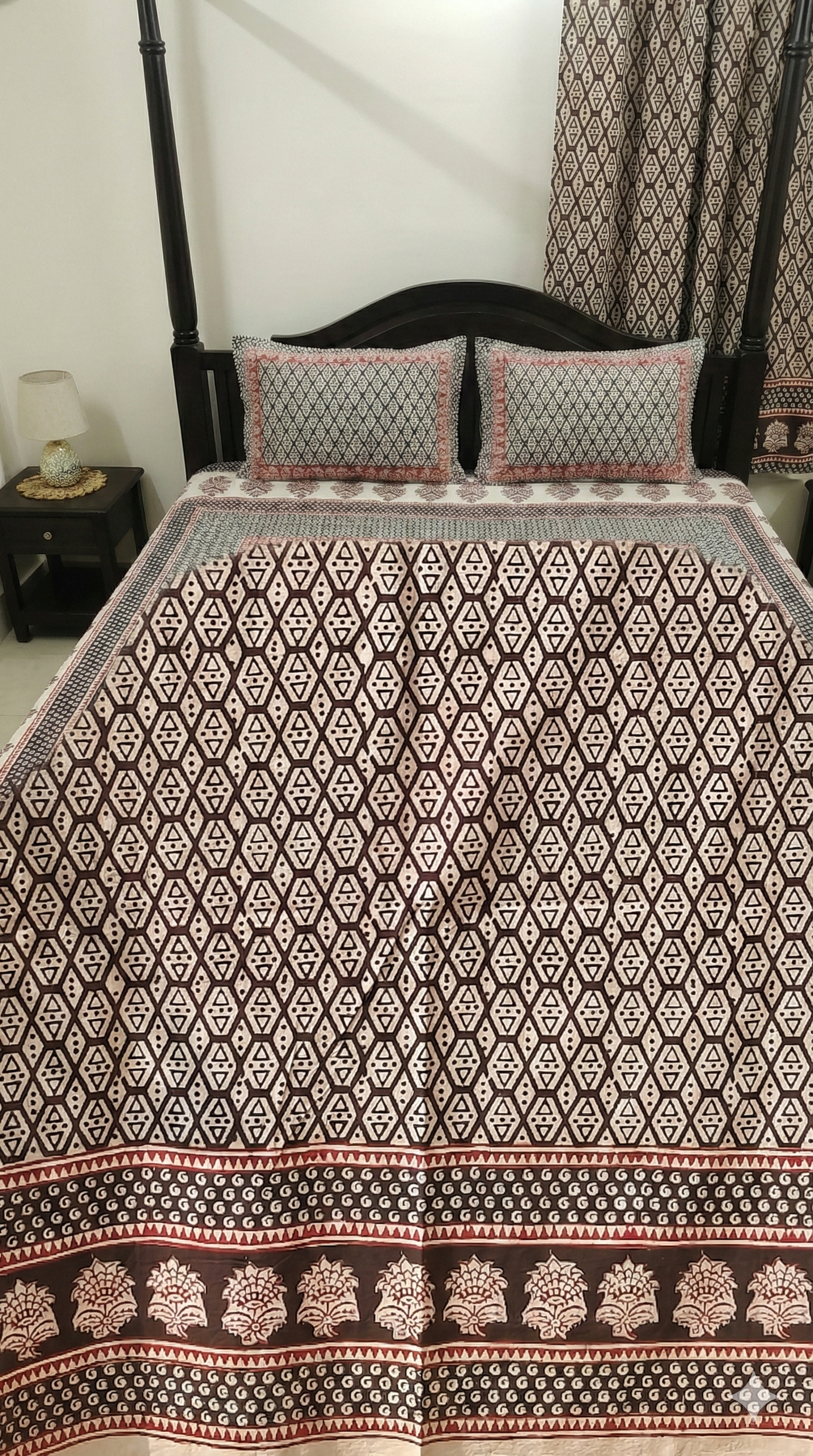 Handmade Bagh block print in traditional offwhite with geometric block madder black pattern bedsheet with pillow cover