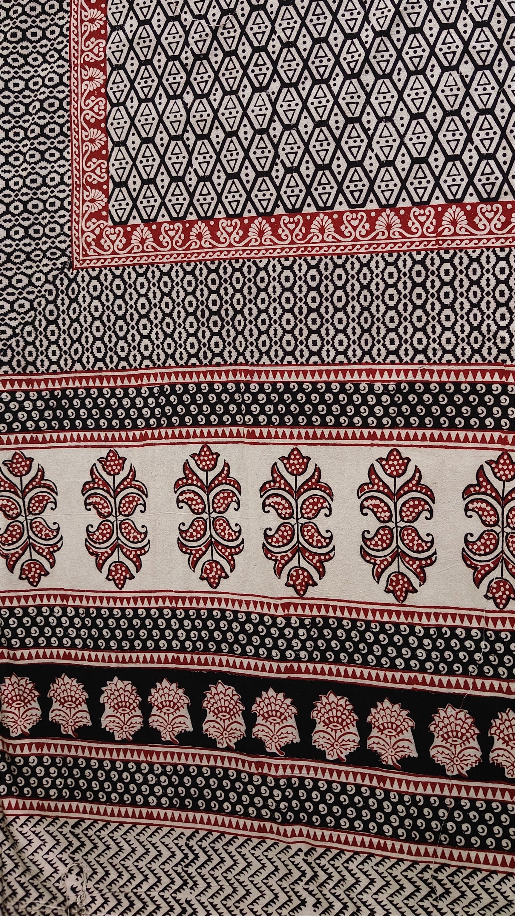 Handmade Bagh block print in traditional offwhite with geometric block madder black pattern double bedsheet with pillow cover 