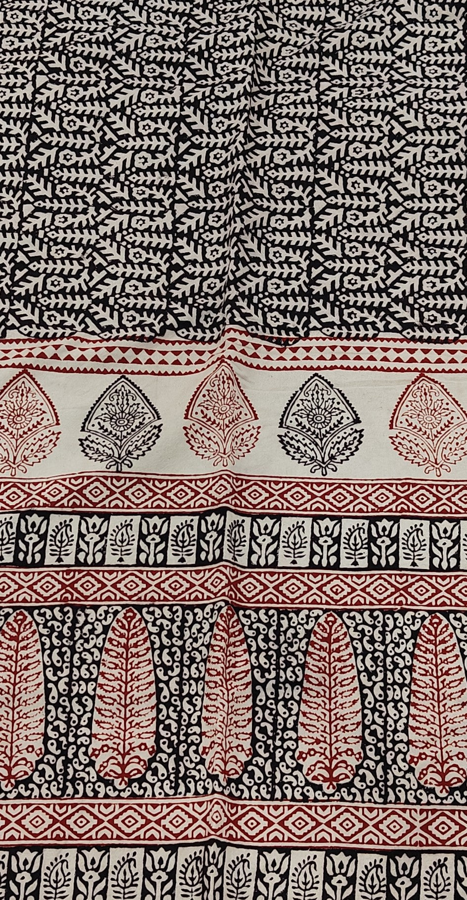 Set of handmade Bagh block print in traditional black,offwhite and madder red  small leaf  patterns with big leaf shape bold border 