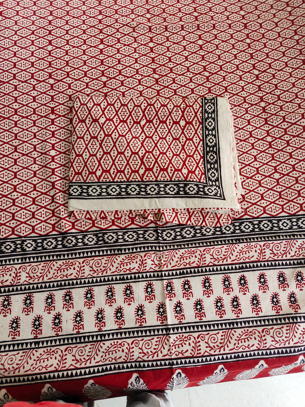 Handmade Bagh block print in traditional offwhite with geometric block madder red pattern double bedsheet with pillow cover  