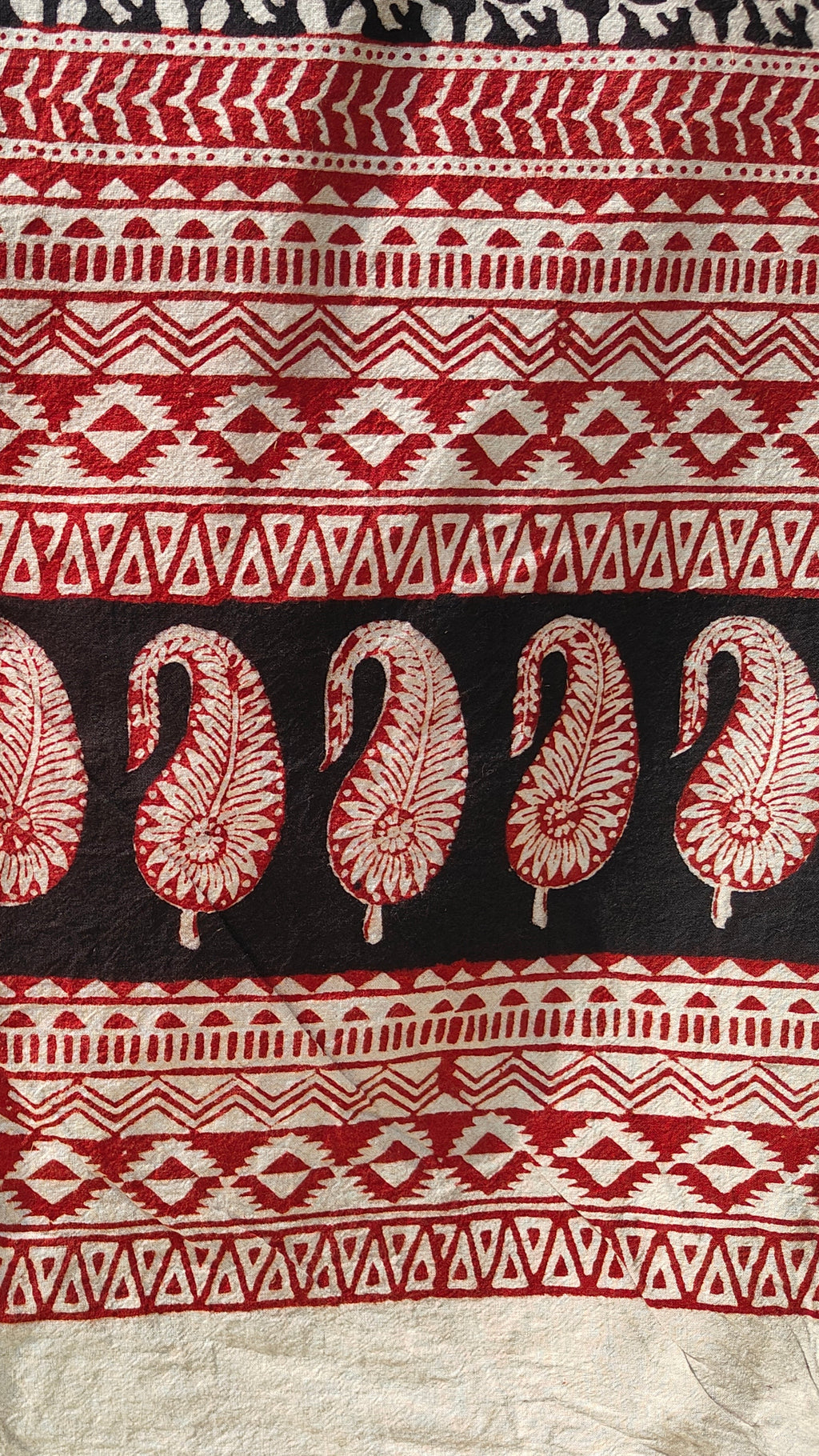 Handmade Bagh block print in traditional offwhite with geometric block black pattern bold border